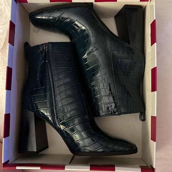 - NIB Sam Edelman CODIE ANKLE BOOTIE size 7.5 . COLOR: Graphite Blue Croc - Picture 2 of 8